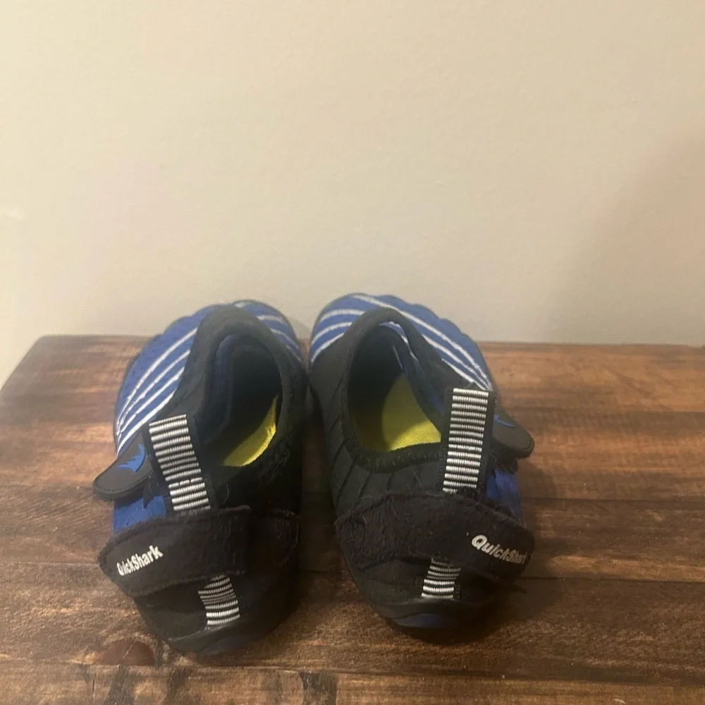 Kids QuickShark sz 12.5 blue & white striped barefoot water shoes w/ grip soles